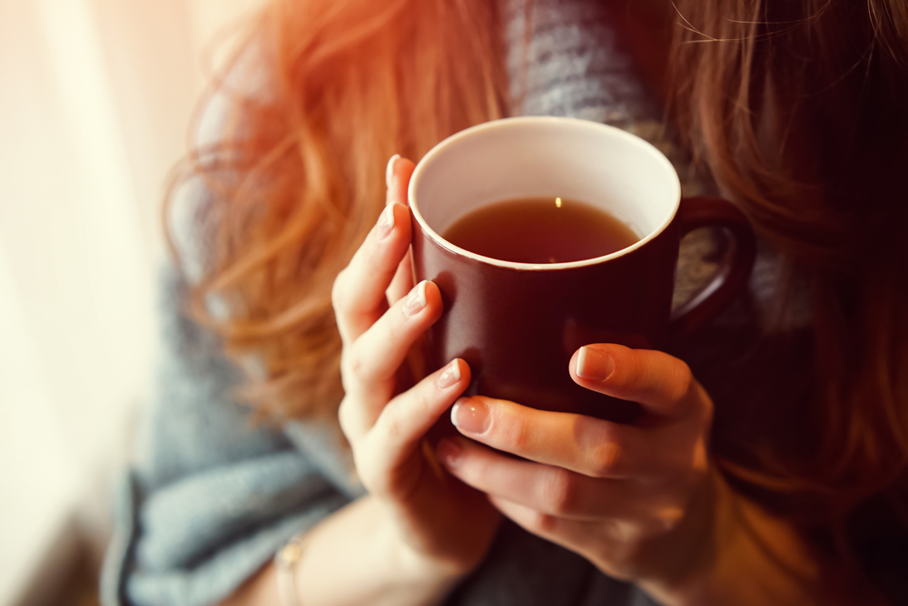 Drink,Tea,Relax,Cosy,Photo,With,Blurred,Background.,Female,Hands