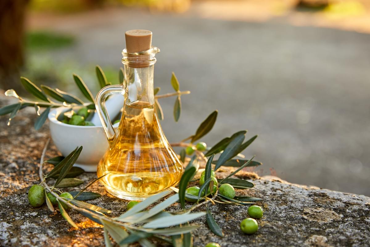 Olive,Oil,And,Olive,Berries,With,Leaves,Outdoor